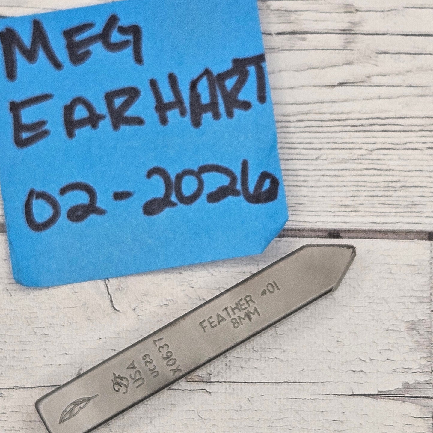 Feather #01 Design Stamp - Font Fixation destash