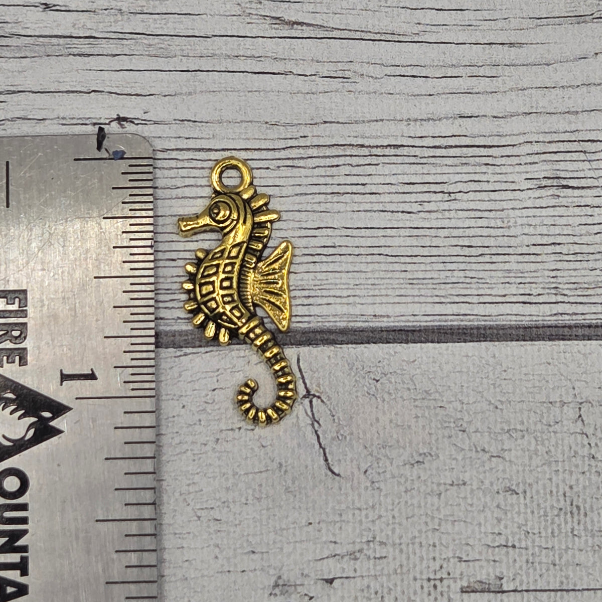 Gold toned seahorse - lot of 9
