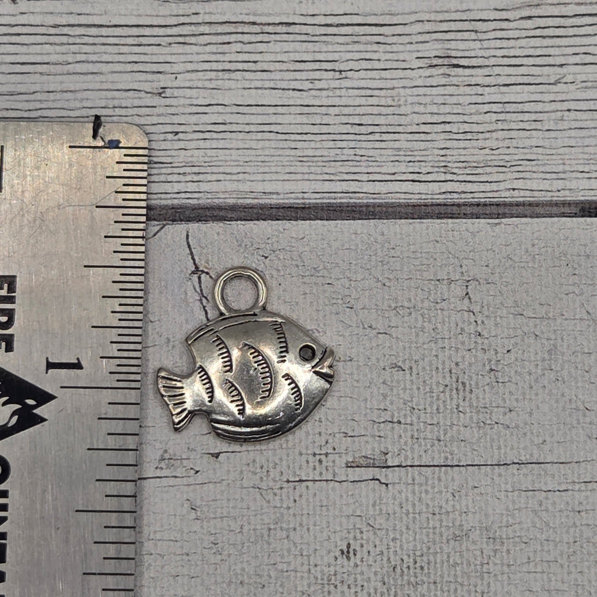 Fish charm - 5 pieces per lot