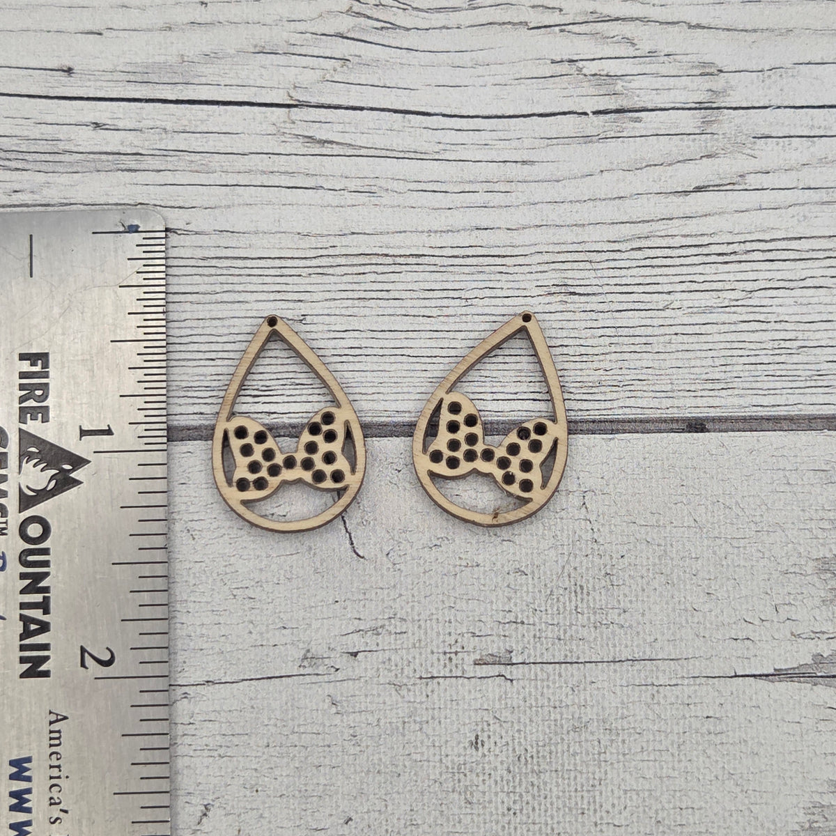 Bow in teardrop - Laser cut earring pair