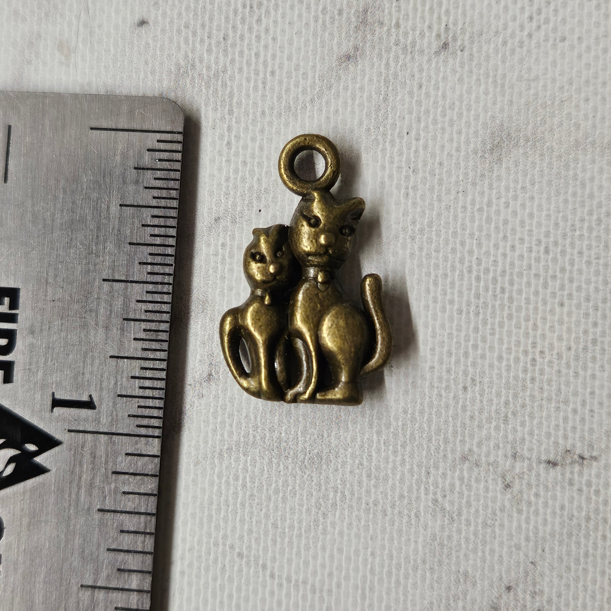 Pair of cats bronze Charm - lot of 5