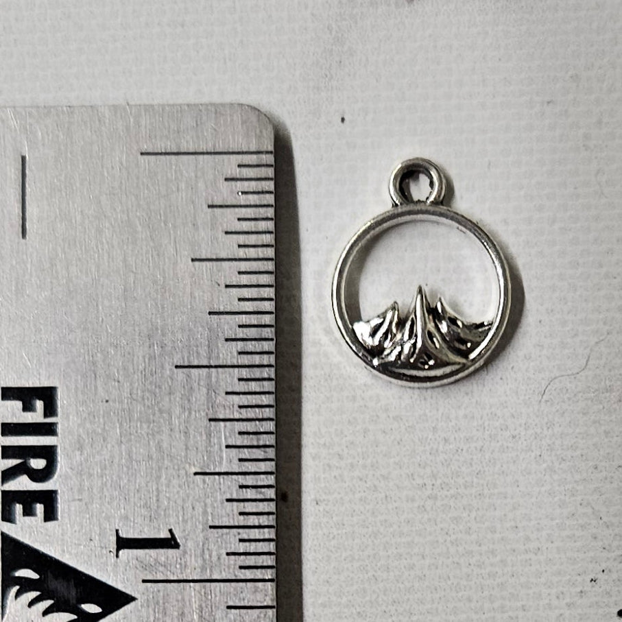 Mountains charm - lot of 10