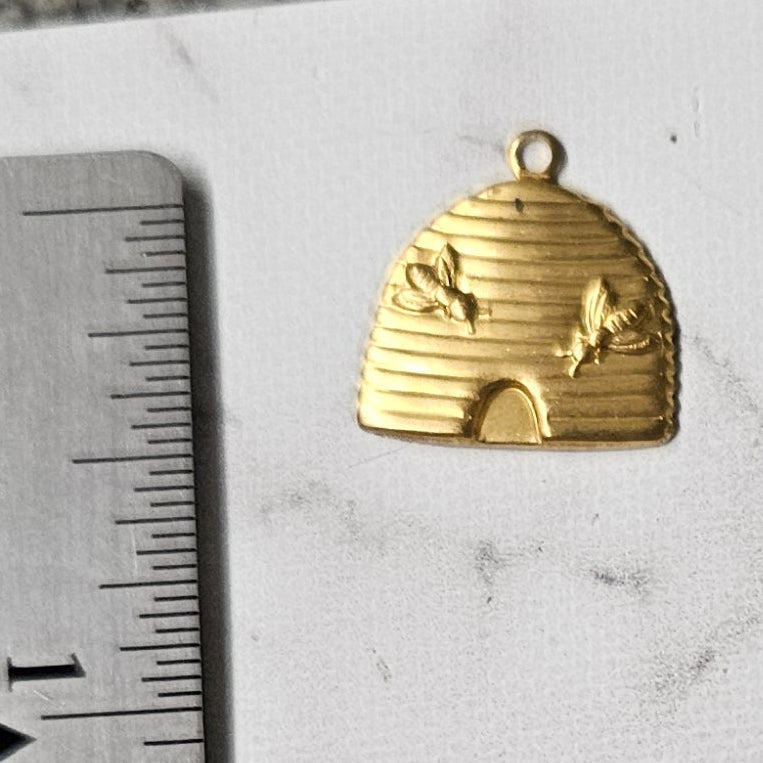 Brass beehive charm - Lot of 7