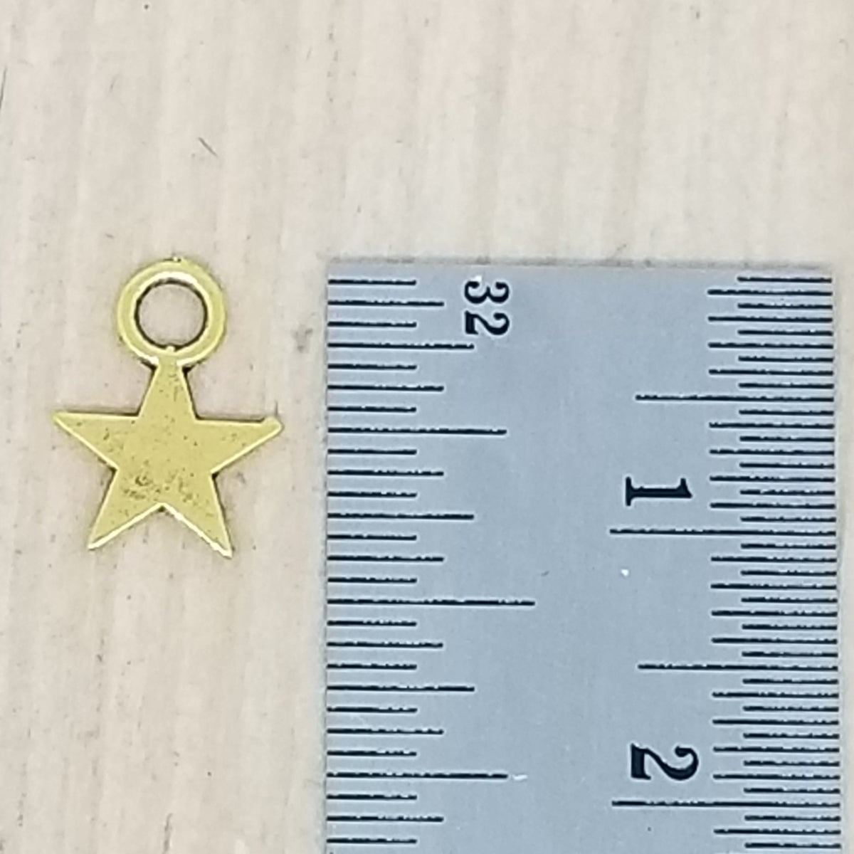 Small Star Charm - Gold tone - lot of 20