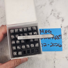 Nella Sue 2.5 upper case- Font Fixation Destash