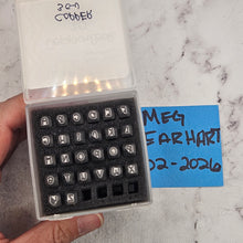 Copperlock 3.0 uppercase - Font Fixation Destash