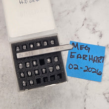 Hyldemoer 4.5 Unicase - Font Fixation Destash