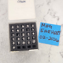 Copperlock 4.5 upper case - Font Fixation Destash