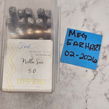 Nella Sue 5.0 upper case - Font Fixation Destash