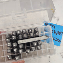 Fairy Godmother 5.5 upper case - Font Fixation Destash