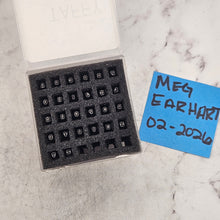 Taffy 1.5 upper case  - Font Fixation Destash