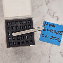 Lark's Tongue 3.5 upper case  - Font Fixation Destash