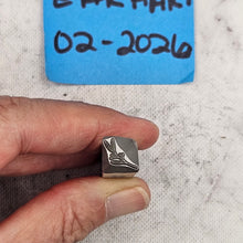 Leaf #07 Choose Left or Right 8mm Design Stamp - Font Fixation destash