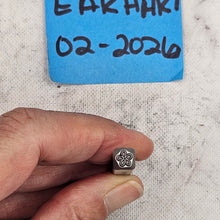 Daisy 03 multiple sizes Design Stamp - Font Fixation destash