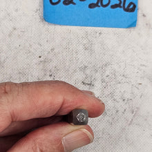 Daisy 03 multiple sizes Design Stamp - Font Fixation destash