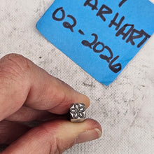 Daisy 03 multiple sizes Design Stamp - Font Fixation destash