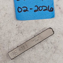 Daisy 03 multiple sizes Design Stamp - Font Fixation destash