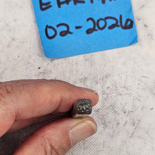 Daisy #02 2.5mm Design Stamp - Font Fixation destash