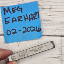 Hang Feather 01 R  8mm Design Stamp - Font Fixation destash