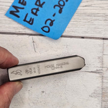 Mouse Hanging R    12mm   Design Stamp - Font Fixation destash