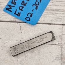 Hang Feather #1  L   12mm   Design Stamp - Font Fixation destash