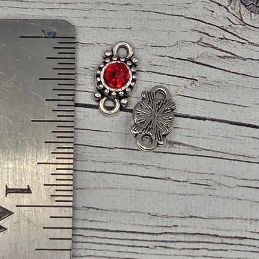 Crystal and silver connectors. Red - Pack of 6.