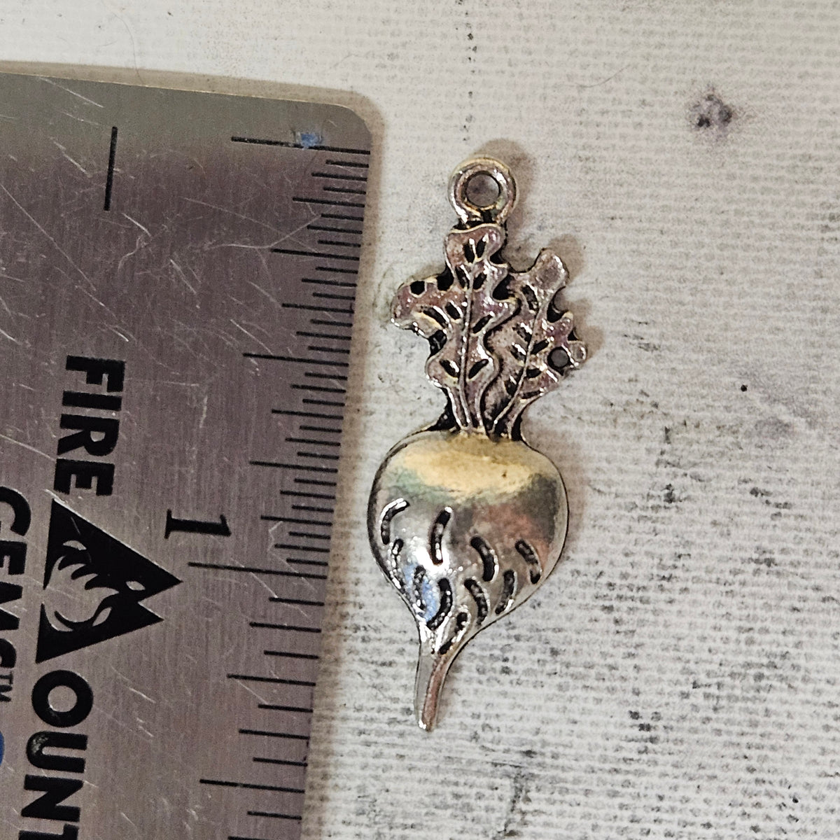 Radish charm - lot of 10