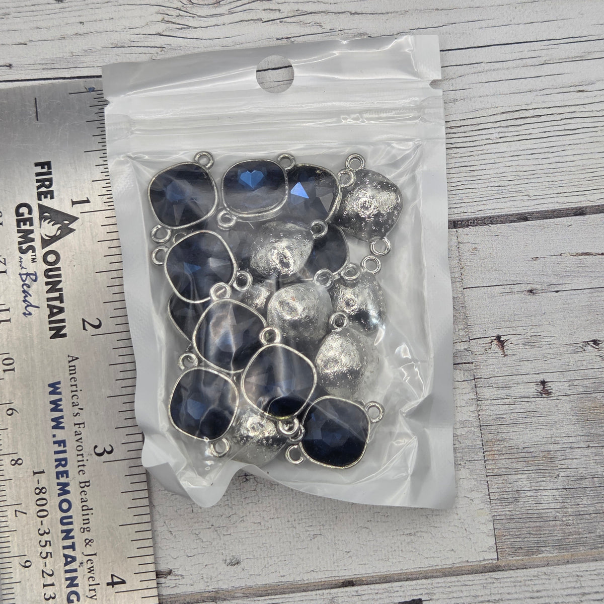 Crystal and silver connectors - Rounded Square - Deep Blue - quantity of 20