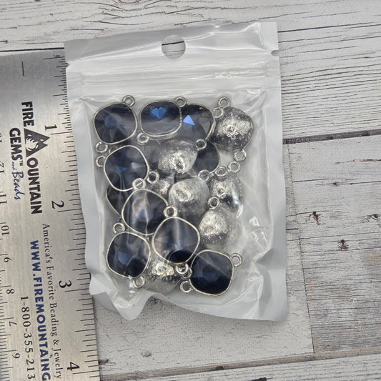 Crystal and silver connectors - Rounded Square - Deep Blue - quantity of 20