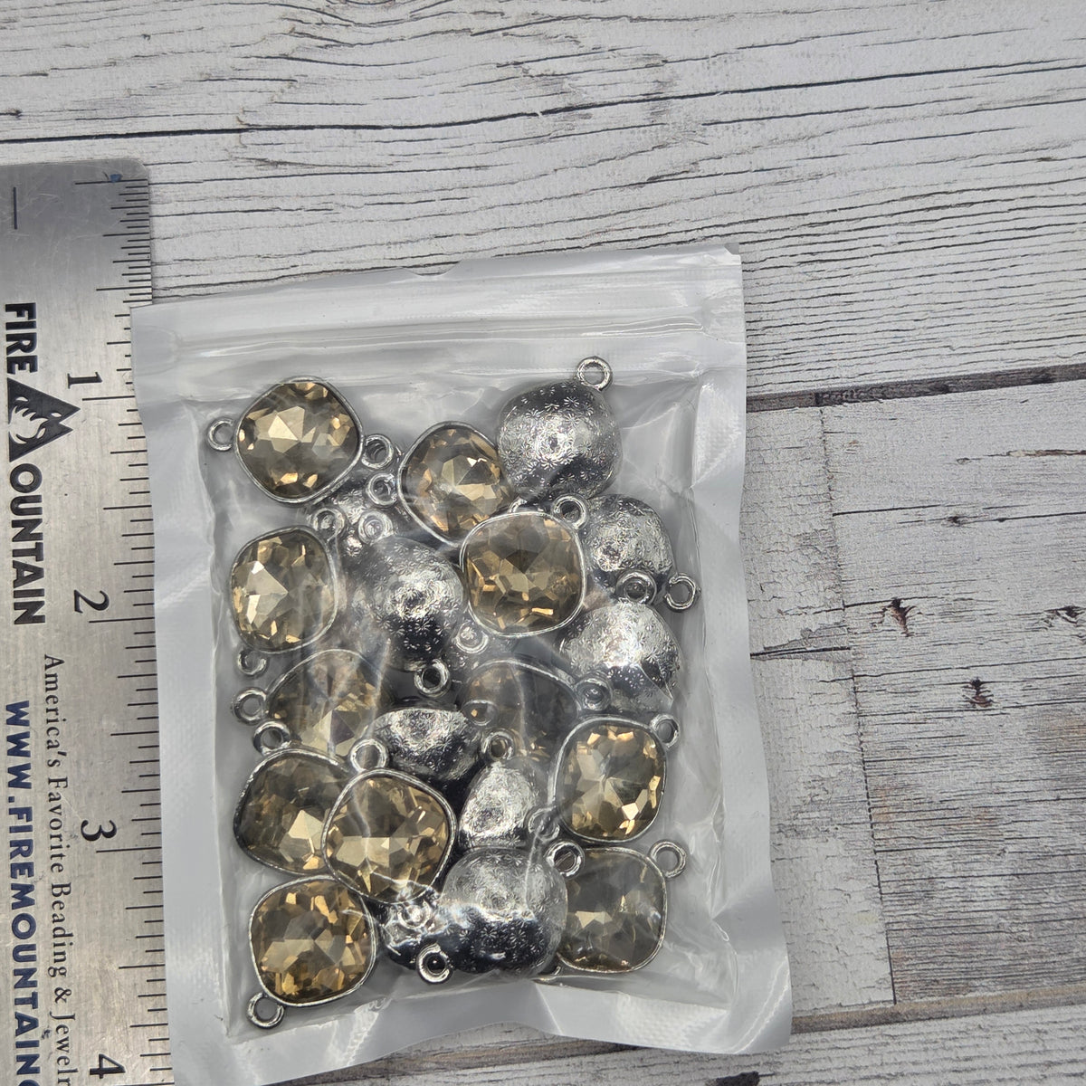 Crystal and silver connectors - Rounded Square - Champagne - quantity of 20