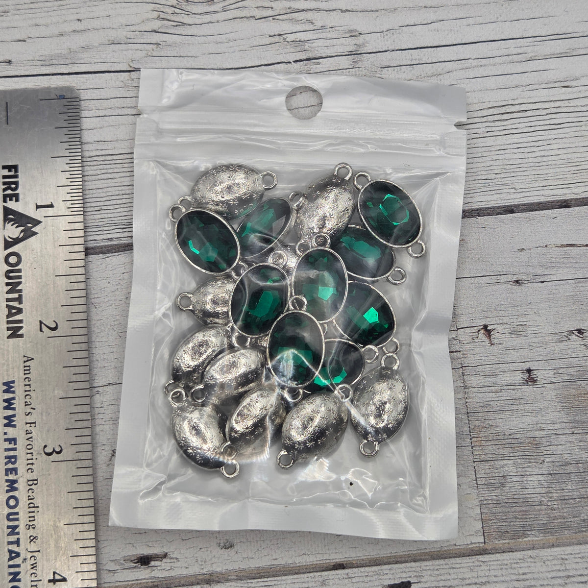 Crystal and silver connectors - oval - Emerald - quantity of 20