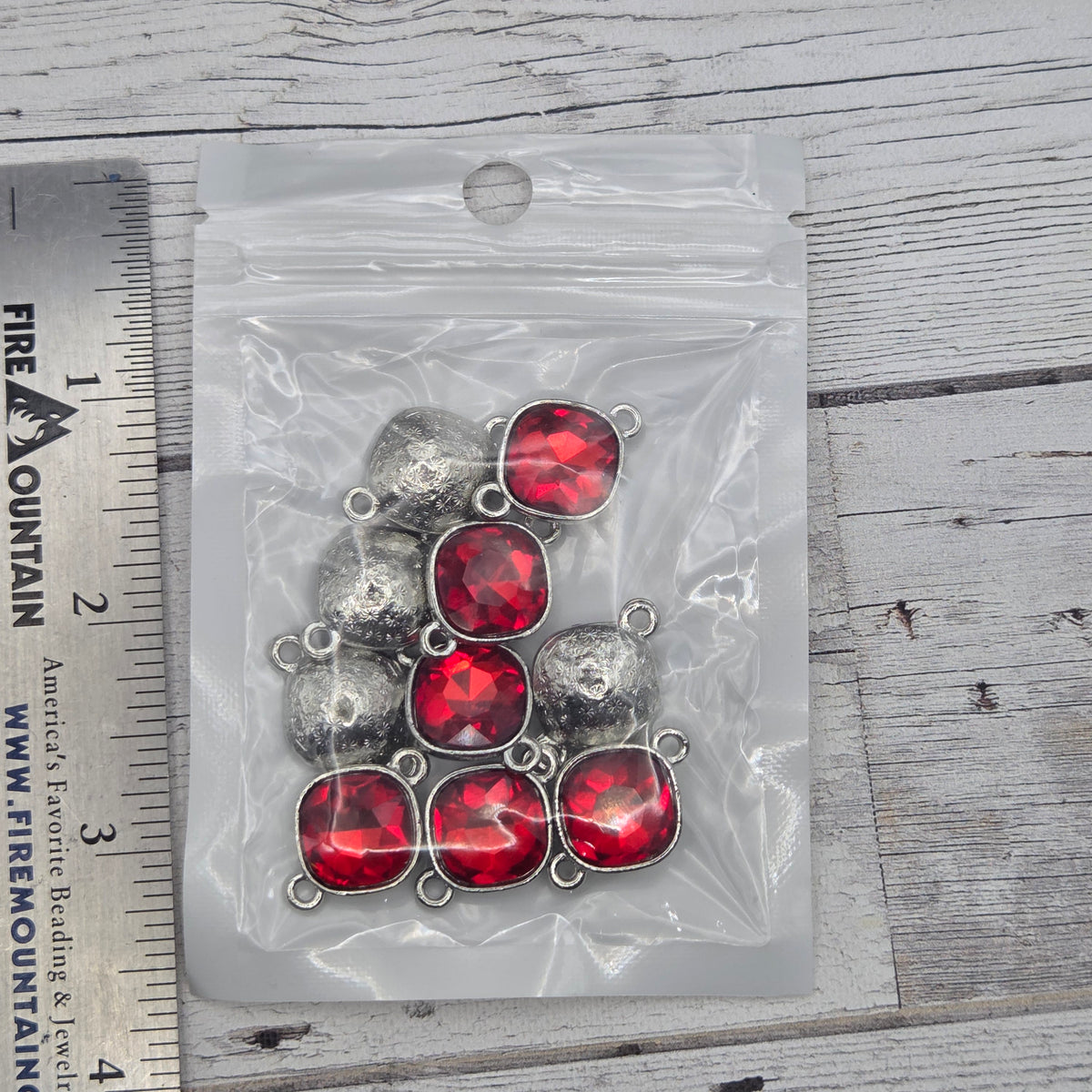 Crystal and silver connectors - Rounded Square - Red - quantity of 10
