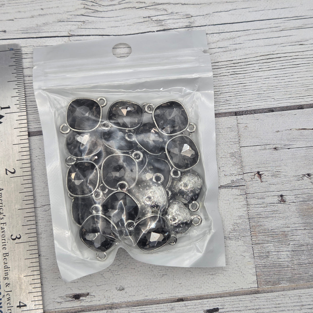 Crystal and silver connectors - Rounded Square - Black Diamond - quantity of 20
