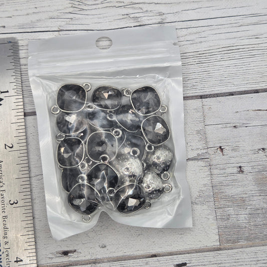 Crystal and silver connectors - Rounded Square - Black Diamond - quantity of 20