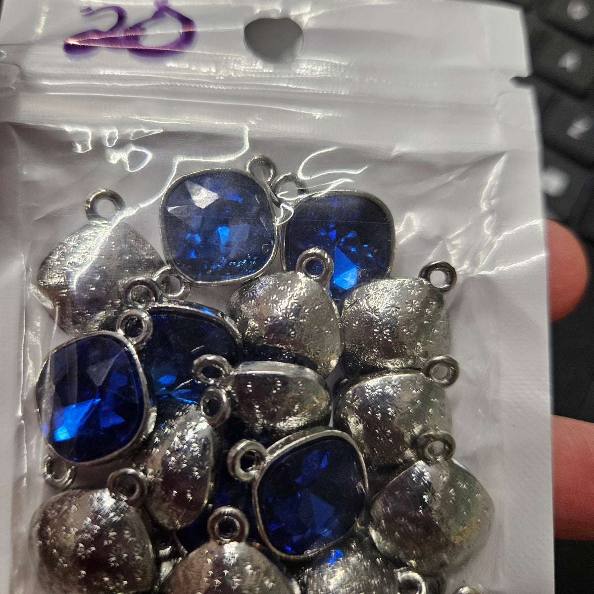 Crystal and silver connectors - Rounded Square - Royal Blue - quantity of 20