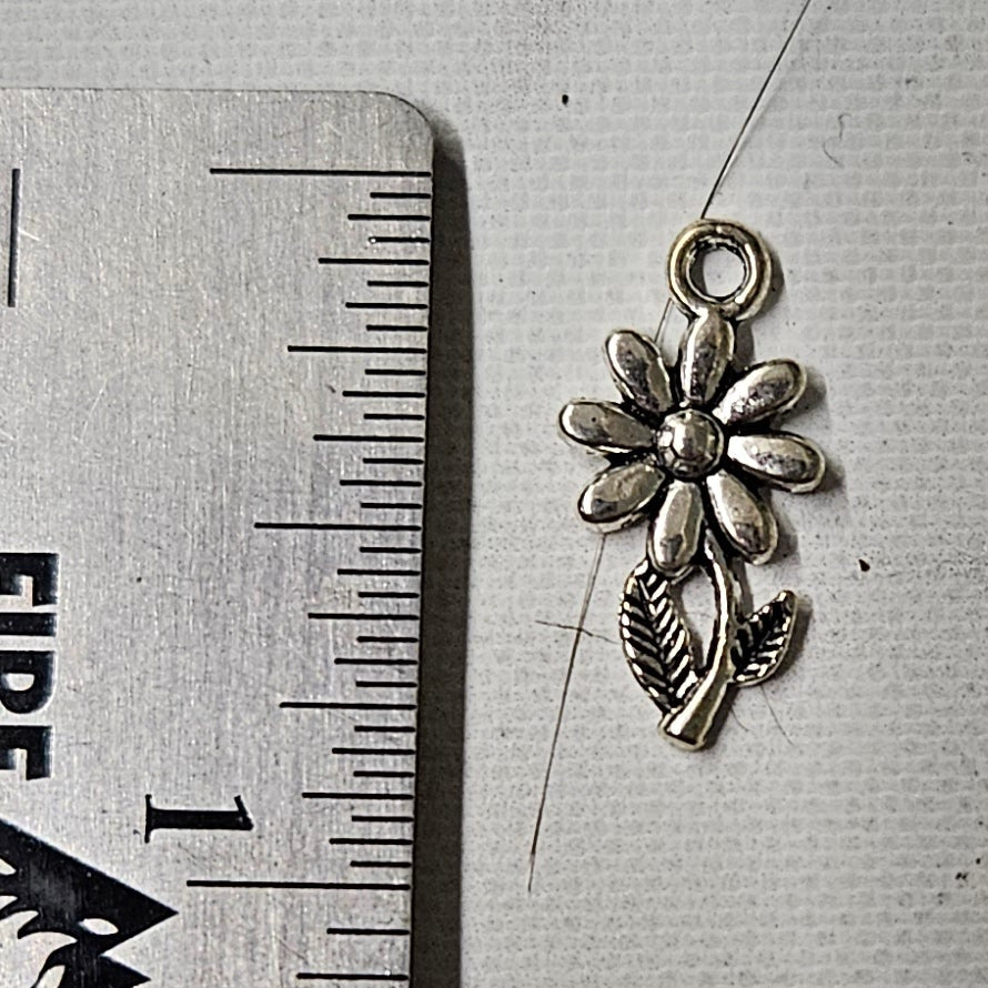 Daisy Charm - lot of 5