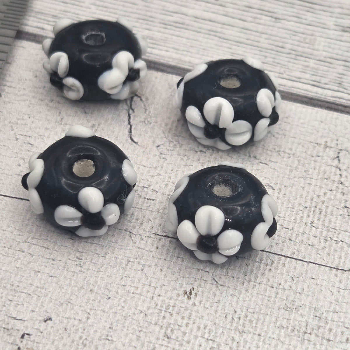 Lampwork glass beads - Black and white