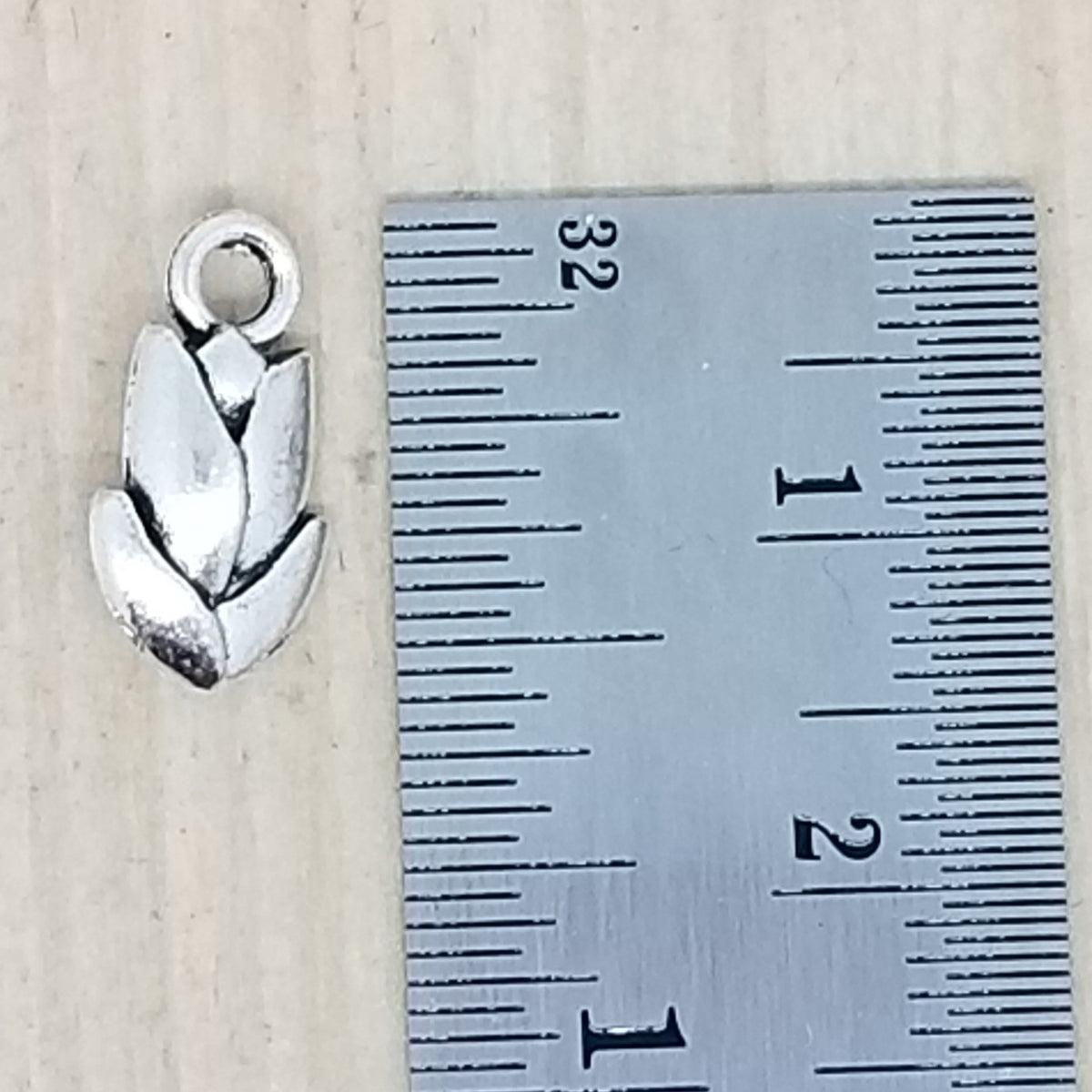 Tulip Charm - lot of 10